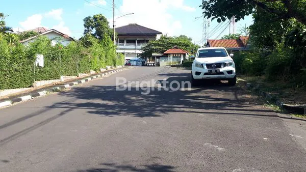 image LINGKUNGAN KOMPLEK DAN HUNIAN ELITE (6)