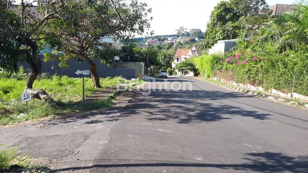 image LINGKUNGAN KOMPLEK DAN HUNIAN ELITE (8)