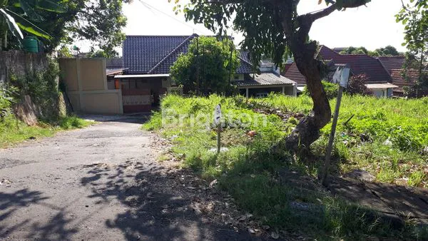 image LINGKUNGAN KOMPLEK DAN HUNIAN ELITE (7)