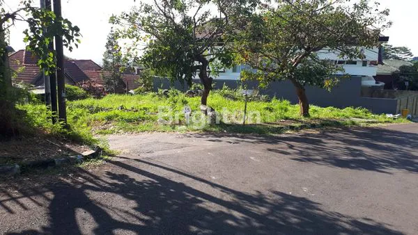 image LINGKUNGAN KOMPLEK DAN HUNIAN ELITE (1)