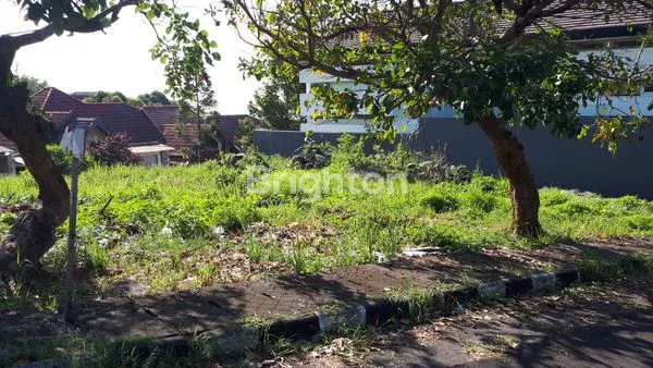 image LINGKUNGAN KOMPLEK DAN HUNIAN ELITE (3)