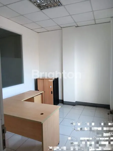 image RUKO 3 LANTAI MENGHADAP KE JALAN RAYA  LOKASI YANG SANGAT STRATEGIS (8)