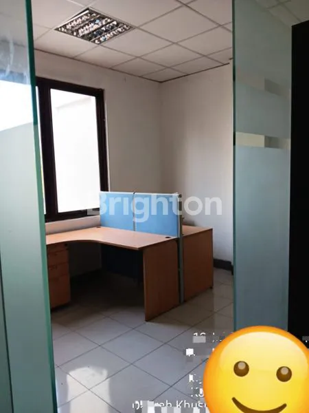 image RUKO 3 LANTAI MENGHADAP KE JALAN RAYA  LOKASI YANG SANGAT STRATEGIS (4)