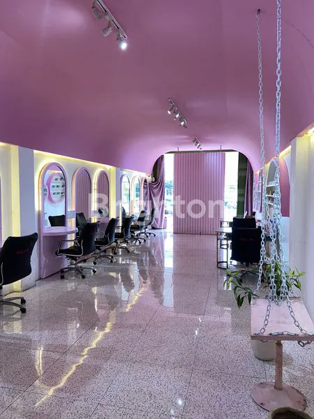 SALON BISNIS SIAP OPERASI DI JALAN RAYA SESETAN - OVER KONTRAK