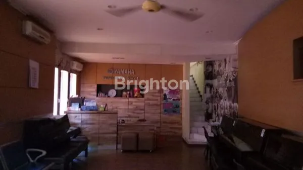 image 2 RUKO GANDENG HOOK POJOK LUAS BESAR DARMO PERMAI DEKAT PRADAH MAYJEN JONOSEWODJO SURABAYA BARAT (4)