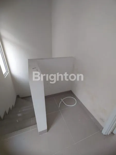 image RUMAH 2 LANTAI MODERN DI CLUSTER VERDI SYMPHONIA SUMMARECON GADING SERPONG – SIAP  HUNI! (4)