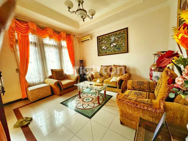 image DIJUAL RUMAH MEWAH 2 LANTAI DI CEMPAKA PERMAI, PADANG SAMBIAN - DENPASAR BARAT (2)