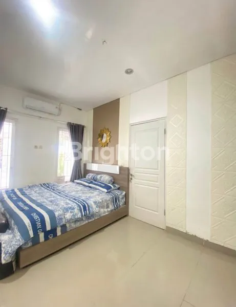 image RUMAH LANTAI 2 GARASI 2 MINIMALIS DI PUSAT KOTA (4)