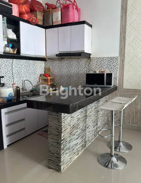 image RUMAH LANTAI 2 GARASI 2 MINIMALIS DI PUSAT KOTA (7)