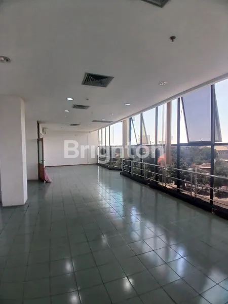 image DISEWAKAN GEDUNG KOMERSIAL JALAN PROTOKOL DEKAT RAYA DARMO, TUNJUNGAN DAN KERTAJAYA (3)