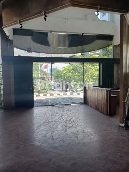 image DISEWAKAN GEDUNG KOMERSIAL JALAN PROTOKOL DEKAT RAYA DARMO, TUNJUNGAN DAN KERTAJAYA (8)
