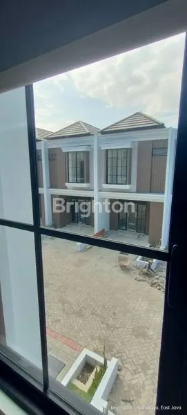 image RUMAH MEWAH DI REGENCY ONE EAST POINT, SURABAYA (6)