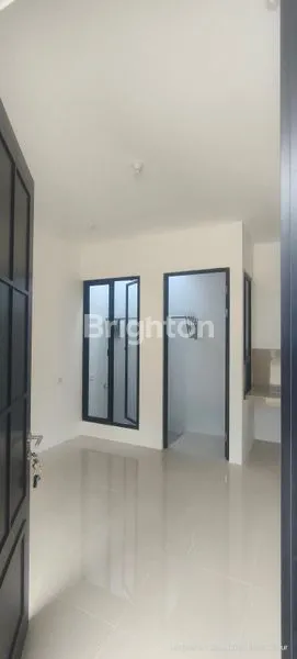 image RUMAH MEWAH DI REGENCY ONE EAST POINT, SURABAYA (8)