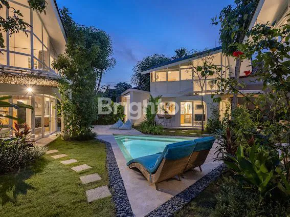 image VILLA BUTIK MEWAH SANUR - BISNIS VILLA READY INCOME 95% OKUPANSI\N\NNOTE: THIS 58-CHARACTER TITLE EFFECTIVELY HIGHLIGHTS:\N- PROPERTY TYPE (VILLA BUTIK)\N- LUXURY ASPECT (MEWAH)\N- PRIME LOCATION (SANUR)\N- BUSINESS POTENTIAL (BISNIS VILLA)\N- HIGH OCCUPA (2)