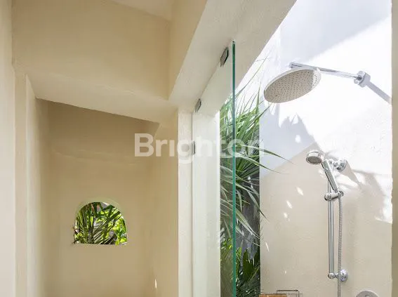 image VILLA BUTIK MEWAH SANUR - BISNIS VILLA READY INCOME 95% OKUPANSI\N\NNOTE: THIS 58-CHARACTER TITLE EFFECTIVELY HIGHLIGHTS:\N- PROPERTY TYPE (VILLA BUTIK)\N- LUXURY ASPECT (MEWAH)\N- PRIME LOCATION (SANUR)\N- BUSINESS POTENTIAL (BISNIS VILLA)\N- HIGH OCCUPA (7)