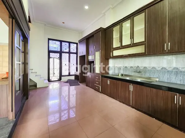 image DIJUAL VILLA MEWAH PINGGIR JALAN UTAMA MEDAN - POLONIA (4)