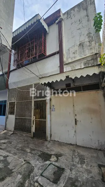 image RUMAH 2 LANTAI FULL FURNISHED SIAP HUNI DI INTI KOTA MEDAN - LOKASI SANGAT STRATEGIS, TINGGAL JALAN KAKI KE PAJAK BERUANG, DAERAH SEKITAR JL GAJAH - SAMPALI MEDAN (1)