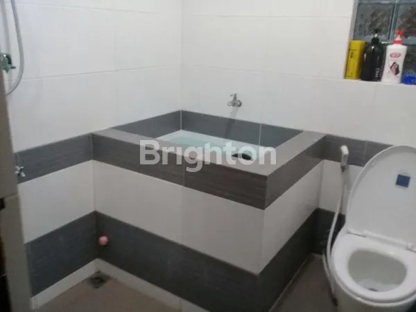 image RUMAH MEWAH 354M² DI SRONDOL - 4KT 3KM HALAMAN LUAS SHM (8)