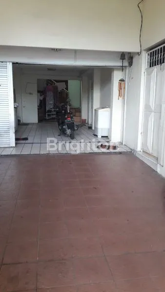 DIJUAL RUMAH BESAR 2 LANTAI DI GKB GRESIK – LOKASI JALAN RAYA STRATEGIS