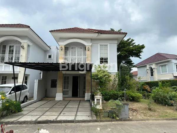 RUMAH MEWAH CGC 2 LANTAI FULL FURNISH POSISI HOOK TANAH LEBIH AREA ALANG ALANG LEBAR