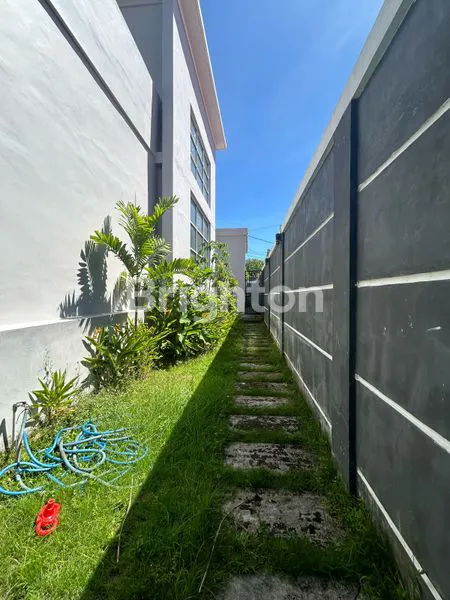 image RUMAH 400M² SHM DENGAN KOLAM RENANG PRIBADI (2)