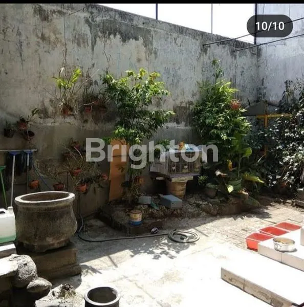 image RUMAH STRATEGIS 2 LANTAI SIAP HUNI - MANUKAN MADYA (8)