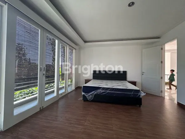 image DIJUAL RUMAH 2 LANTAI DI BULUH INDAH DENPASAR BARAT (7)