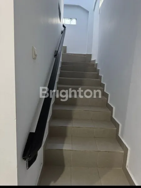 image DIJUAL HUNIAN EKSKLUSIF 2 LANTAI DILOKASI EMAS DENGAN AKSES JALAN LUAS NYAMAN DAN STRATEGIS (5)