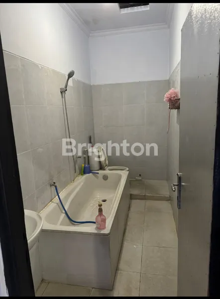 image DIJUAL HUNIAN EKSKLUSIF 2 LANTAI DILOKASI EMAS DENGAN AKSES JALAN LUAS NYAMAN DAN STRATEGIS (2)