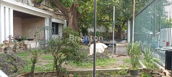 image RUMAH SURABAYA PUSAT LOKASI STRATEGIS DEKAT PENGADILAN NEGERI, DEKAT RAYA TUNJUNGAN (7)