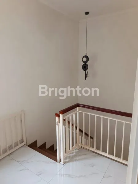 image DIJUAL RUMAH 2 LANTAI MURAHH BANGETT,LOKASI STRATEGIS  (3)