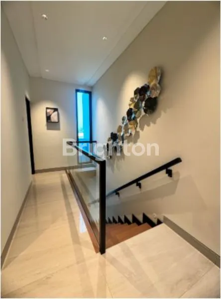 image RUMAH MEWAH 2 LANTAI DI SURABAYA BARAT 5 MENIT DARI PAKUWON  (4)