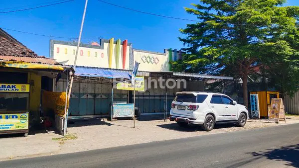 image TANAH HOEK DI PASAR CANGKRING PONGGOK BLITAR (1)