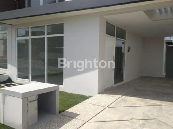 image RUMAH BARU 2 LANTAI DI KAWASAN HUNIAN PREMIUM DI KOTA BATAM, MEMILIKI KONSEP RESORT LIVING YANG MEMADUKAN KENYAMANAN HUNIAN DENGAN KEINDAHAN ALAM TROPIS DAN AKSES INTERNASIONAL YANG STRATEGIS (2)