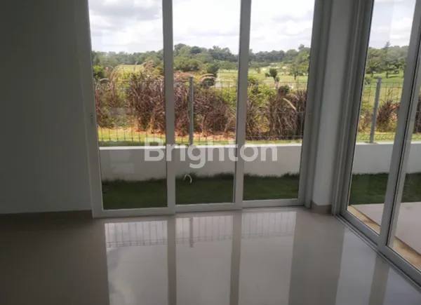 image RUMAH BARU 2 LANTAI DI KAWASAN HUNIAN PREMIUM DI KOTA BATAM, MEMILIKI KONSEP RESORT LIVING YANG MEMADUKAN KENYAMANAN HUNIAN DENGAN KEINDAHAN ALAM TROPIS DAN AKSES INTERNASIONAL YANG STRATEGIS (4)