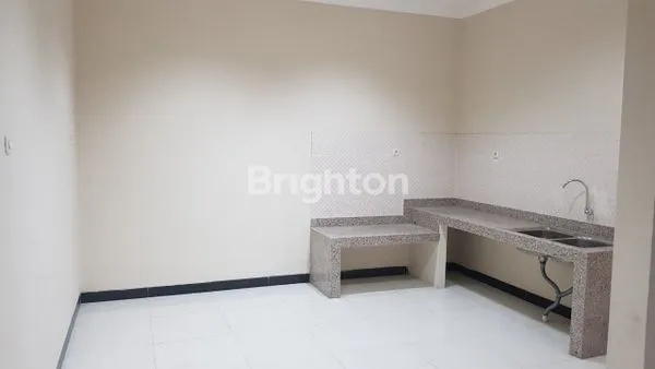 image RUMAH 3 LANTAI TANJUNG DUREN JAKARTA BARAT LOKASI STRATEGIS DEKAT SEKOLAH,UNIVERSITAS,PASAR DAN MAL (1)