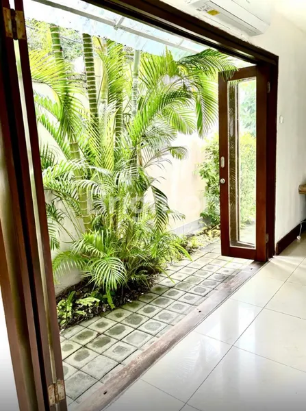 image VILLA MEWAH FULL FURNISHED DISEWAKAN DI LOKASI STRATEGIS (2)