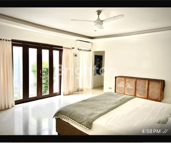 image VILLA MEWAH FULL FURNISHED DISEWAKAN DI LOKASI STRATEGIS (3)