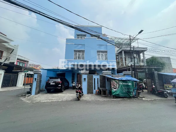 image RUMAH KANTOR 3 LANTAI COCOK UNTUK KOST KEBON JERUK JAKARTA BARAT (1)