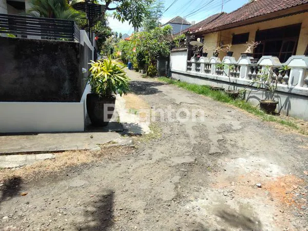 image DIKONTRAKAN RUMAH, LOKASI SANGAT STRATEGIS DEKAT LAPANGAN RENON  (2)