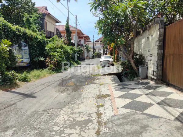 image DIKONTRAKAN RUMAH, LOKASI SANGAT STRATEGIS DEKAT LAPANGAN RENON  (5)