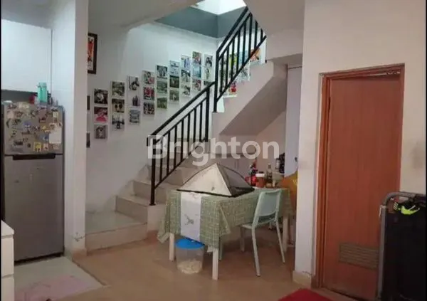 image DIJUAL RUMAH CANTIK 2 LANTAI LOKASI STRATEGIS  (3)