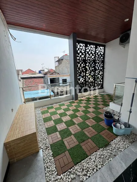 image TURUN HARGA!!! RUMAH BARU RENOVASI 3.5 LANTAI SEMI FURNISHES DAERAH PUSPA GADING, KELAPA GADING-JAKARTA UTARA (4)
