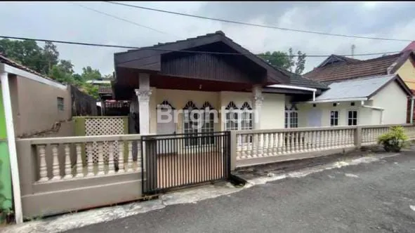 image RUMAH PERMANEN DI TENGAH KOTA (1)