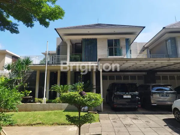 RUMAH MEWAH 2 LANTAI + KOLAM RENANG DI BUKIT SARI SEMARANG