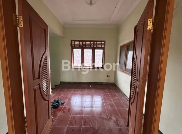 image RUKO 2 LANTAI STRATEGIS DEKAT PASAR BULULAWANG MALANG COCOK UNTUK USAHA, KANTOR  DAN RUMAH TINGGAL (5)