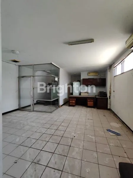 image GEDUNG DAN LAHAN DI JALAN SUDIRMAN BANDUNG (5)