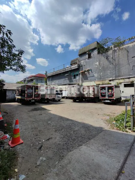 image GEDUNG DAN LAHAN DI JALAN SUDIRMAN BANDUNG (2)