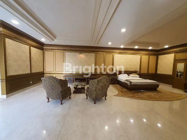 image RUMAH MEWAH 2LT FULL FURNISH DI INTERCON - 800M2 PREMIUM AREA (6)