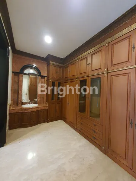 image RUMAH MEWAH 2LT FULL FURNISH DI INTERCON - 800M2 PREMIUM AREA (8)